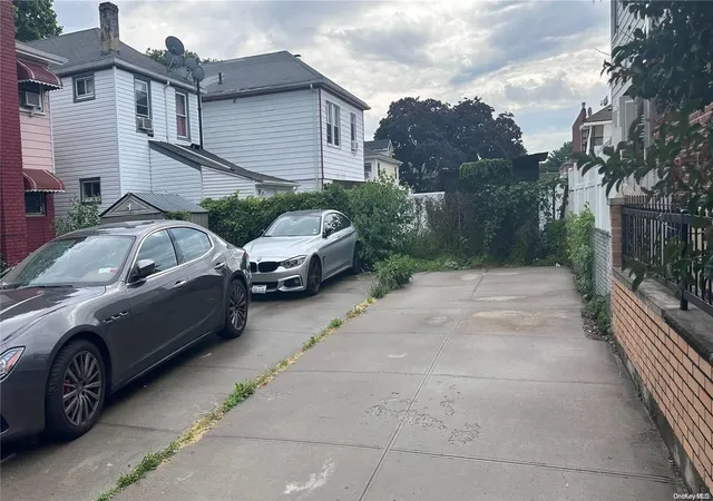 Photo 3 of Sale Pending at 96 19 24th Ave, East Elmhurst, NY 11369 | MLS# L3557232 | Listing updated on 2025-10-10