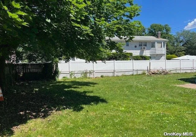 2nd image of 1420 Grand Ave, Hempstead, NY 11510 | MLS# L3557881