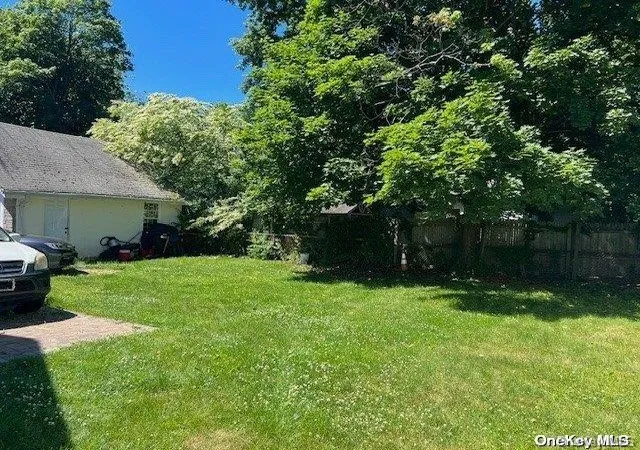 Photo 3 of Sale Pending at 1420 Grand Ave, North Baldwin, NY 11510 | MLS# L3557881 | Listing updated on 2026-06-17