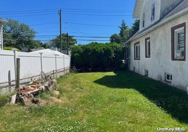 4th image of 1420 Grand Ave, Hempstead, NY 11510 | MLS# L3557881