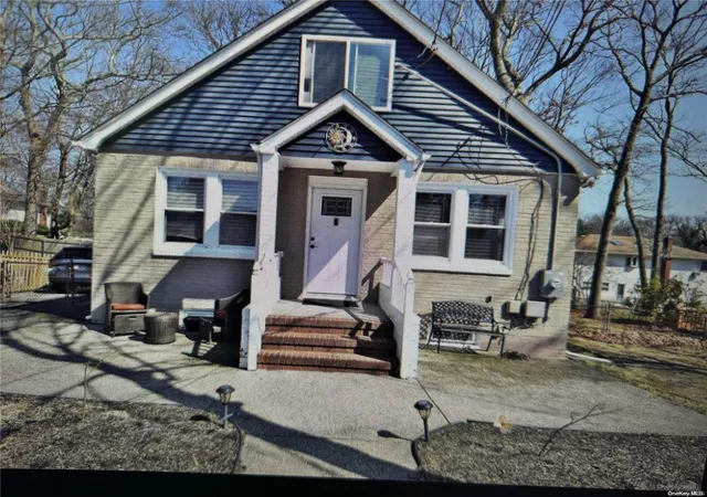 1st image of 53 W 8th St, Islip, NY 11779 | MLS# L3558683