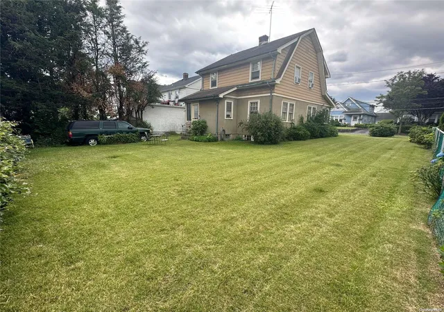 10th image of 7 Hayden Ave, North Hempstead, NY 11024 | MLS# L3558790