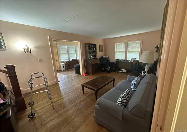 2nd image of 7 Hayden Ave, North Hempstead, NY 11024 | MLS# L3558790