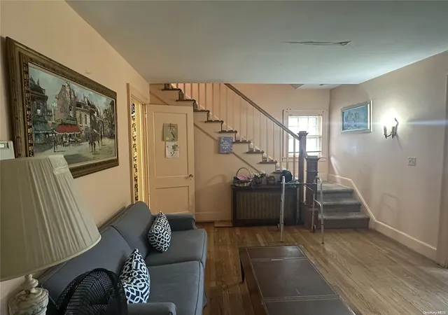 3rd image of 7 Hayden Ave, North Hempstead, NY 11024 | MLS# L3558790
