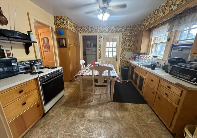 5th image of 7 Hayden Ave, North Hempstead, NY 11024 | MLS# L3558790