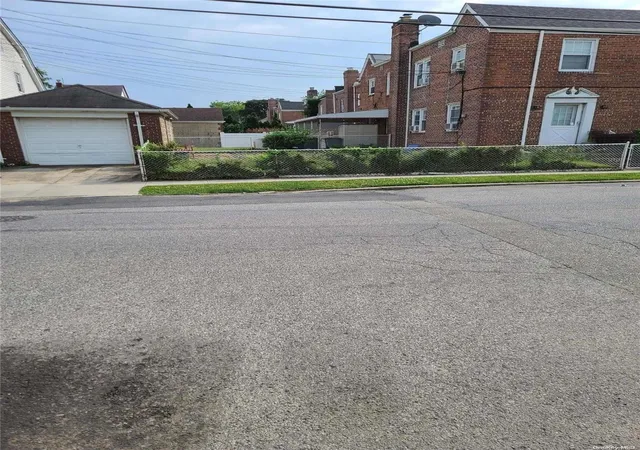 Photo 2 of Sale Pending at 105 01 225th St, Queens Village, NY 11429 | MLS# L3559386 | Listing updated on 2024-12-04