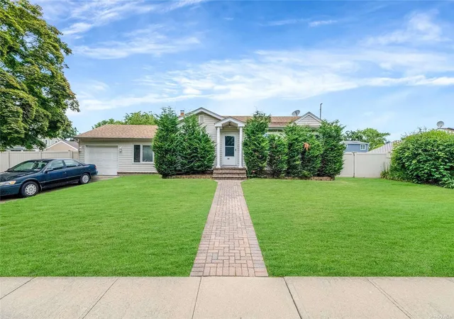 Photo 1 of Single family home for sale at 263 N Park Dr, Oyster Bay, NY 11758 | MLS# L3559928 | Listing updated on 2026-10-03