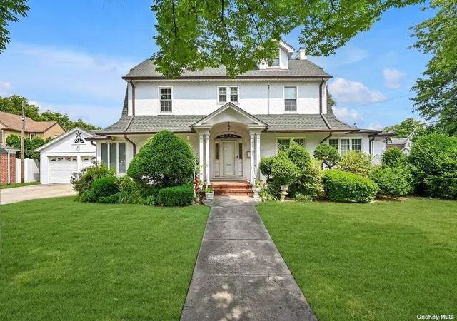 Photo 1 of Sale Pending at 207 15 39th Ave, Bayside, NY 11361 | MLS# L3561634 | Listing updated on 2024-12-03