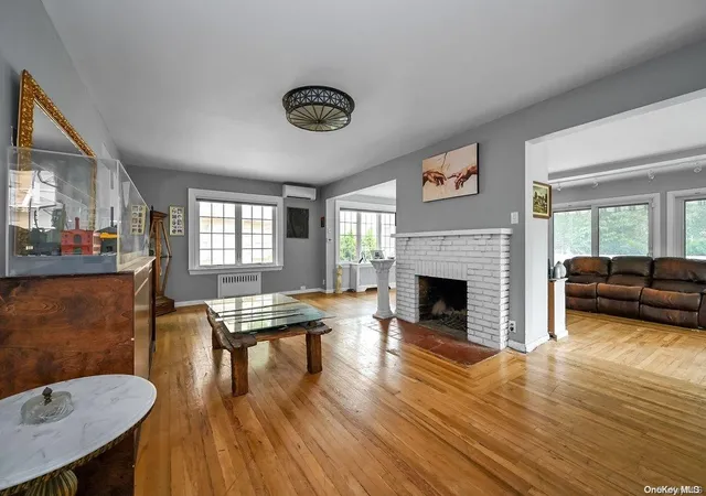 Photo 3 of Sale Pending at 207 15 39th Ave, Bayside, NY 11361 | MLS# L3561634 | Listing updated on 2024-12-03