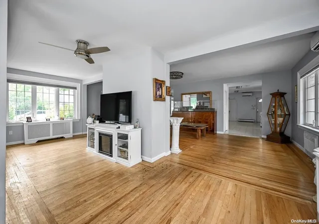 Photo 4 of Sale Pending at 207-15 39Th Ave, Bayside, NY 11361 | MLS# L3561634 | Listing updated on 2024-12-03
