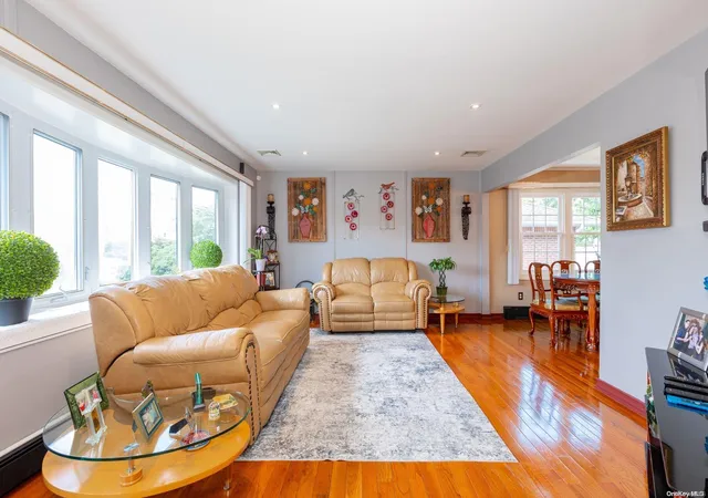 Photo 3 of Sale Pending at 38 Old Broadway, New Hyde Park, NY 11040 | MLS# L3561899 | Listing updated on 2024-12-03