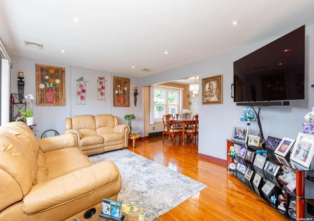 Photo 3 of Sale Pending at 38 Old Broadway, New Hyde Park, NY 11040 | MLS# L3561899 | Listing updated on 2024-12-03