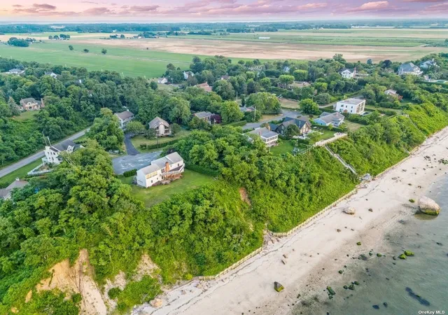 3rd image of 895 Glen Ct, Cutchogue, NY 11935 | MLS# L3562073