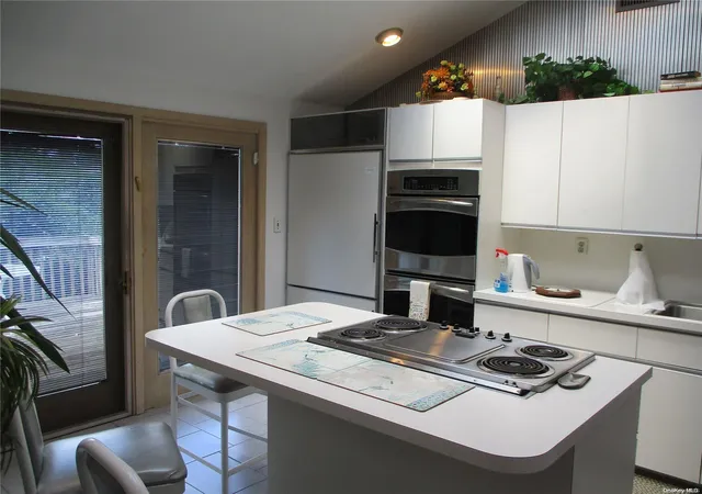 Photo 3 of Sale Pending at 750 University St, Valley Stream, NY 11581 | MLS# L3562193 | Listing updated on 2024-12-03