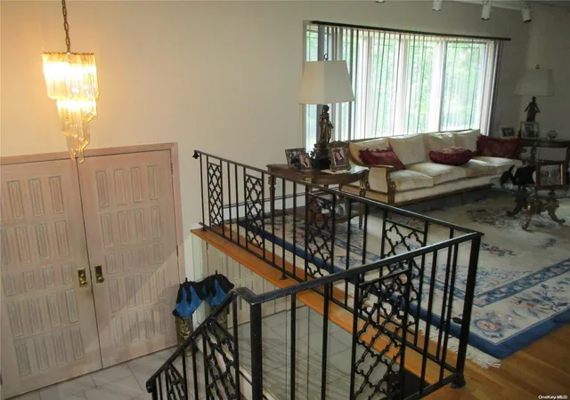 Photo 4 of Sale Pending at 750 University St, Valley Stream, NY 11581 | MLS# L3562193 | Listing updated on 2024-12-03