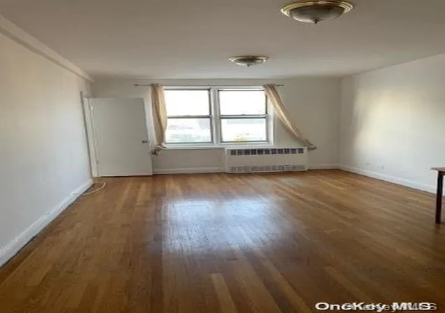3rd image of 63-45 Saunders St #5G, Rego Park, NY 11374 | MLS# L3563192