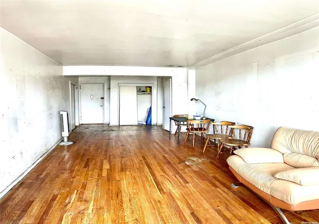3rd image of 67-50 Thornton Pl #4D, Forest Hills, NY 11375 | MLS# L3564241