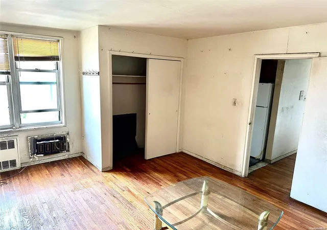 4th image of 67-50 Thornton Pl #4D, Forest Hills, NY 11375 | MLS# L3564241