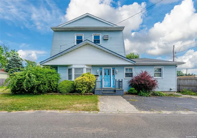 1st image of 7 Gary St, Babylon, NY 11757 | MLS# L3564660
