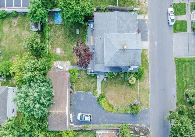 2nd image of 7 Gary St, Babylon, NY 11757 | MLS# L3564660