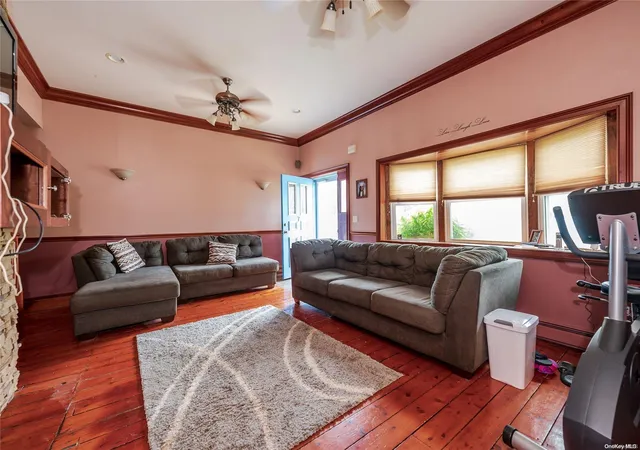 5th image of 7 Gary St, Babylon, NY 11757 | MLS# L3564660