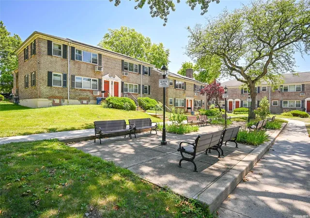 Photo 2 of Sale Pending at 152 38 Jewel #2L, Flushing, NY 11367 | MLS# L3567249 | Listing updated on 2024-12-03