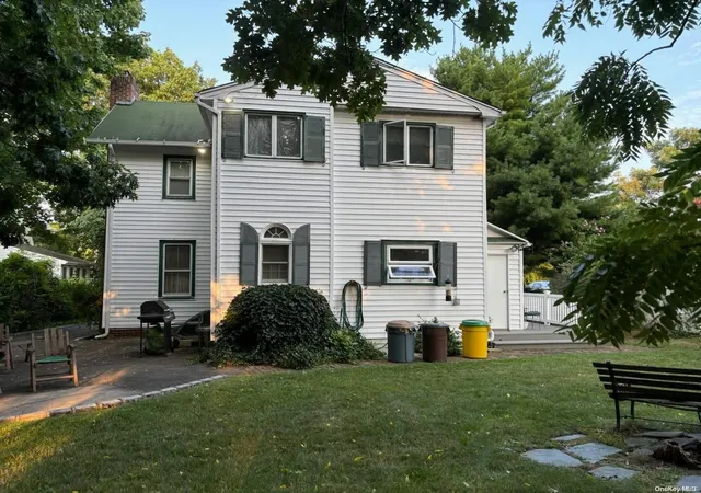Photo 1 of Sale Pending at 998 E Broadway, Woodmere, NY 11598 | MLS# L3569361 | Listing updated on 2024-12-03