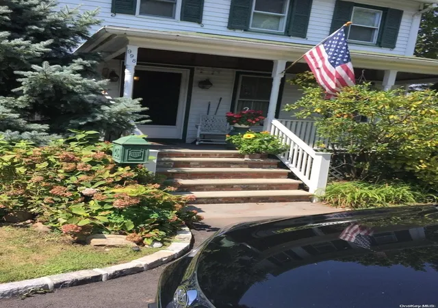Photo 3 of Sale Pending at 998 E Broadway, Woodmere, NY 11598 | MLS# L3569361 | Listing updated on 2024-12-03