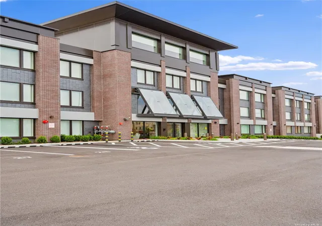 Photo 3 of Condo for sale at 218 Middle Neck Rd #203, Great Neck, NY 11021 | MLS# L3569448 | Listing updated on 2026-09-27