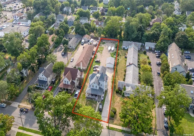 13th image of 38 Park Ave, Amityville, NY 11701 | MLS# L3570613