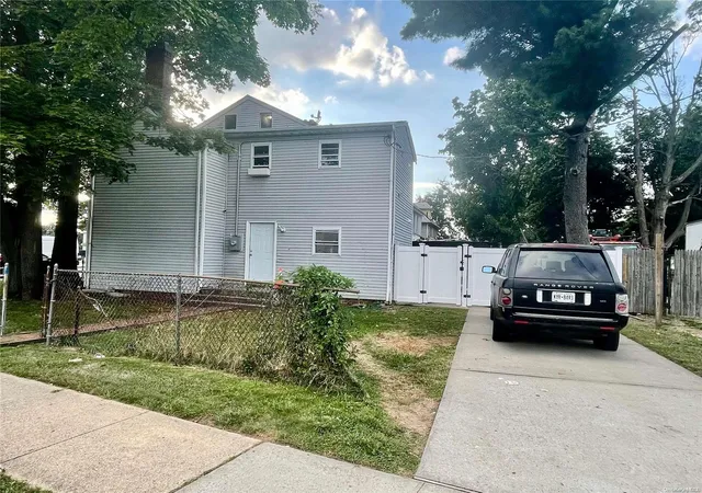 Photo 3 of Sale Pending at 142 Henry St, Hempstead, NY 11550 | MLS# L3571018 | Listing updated on 2024-12-12