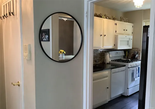 5th image of 80-35 Shore Parkway #274, Howard Beach, NY 11414 | MLS# L3571735