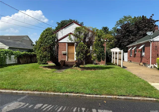 1st image of 27 Jane St, North Hempstead, NY 11577 | MLS# L3571755