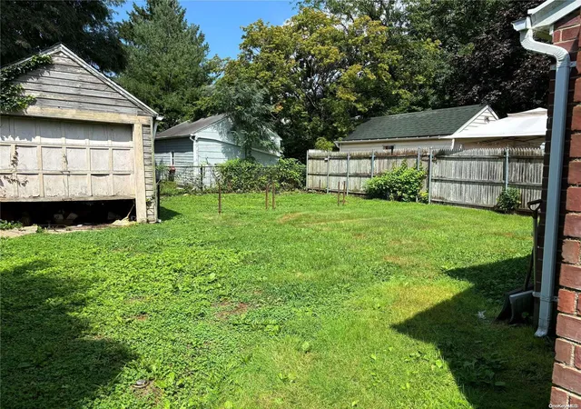 2nd image of 27 Jane St, North Hempstead, NY 11577 | MLS# L3571755