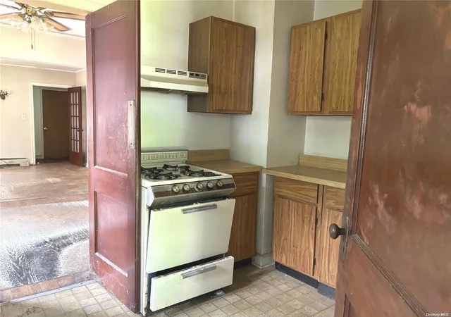 3rd image of 27 Jane St, North Hempstead, NY 11577 | MLS# L3571755