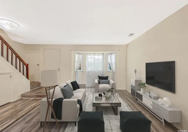 1st image of 22 Sunhollow Court #22, Deer Park, NY 11729 | MLS# L3571968