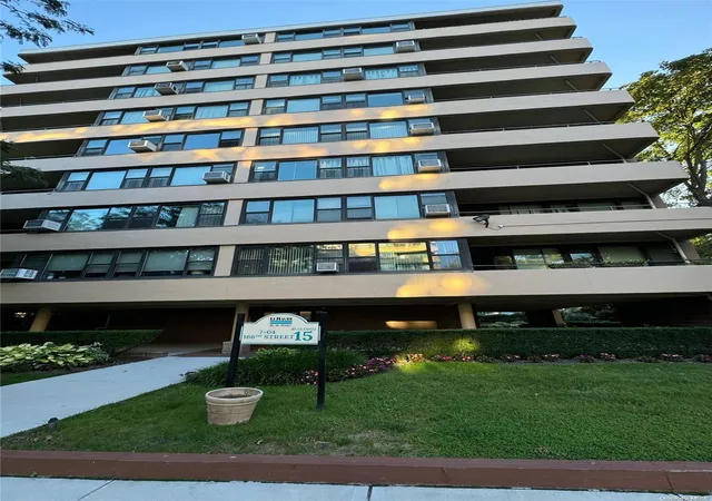 Photo 1 of Sale Pending at 7 04 166th Street #6D, Whitestone, NY 11357 | MLS# L3572453 | Listing updated on 2024-12-03
