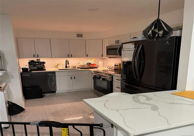 Photo 3 of Sale Pending at 7 04 166th Street #6D, Whitestone, NY 11357 | MLS# L3572453 | Listing updated on 2024-12-03
