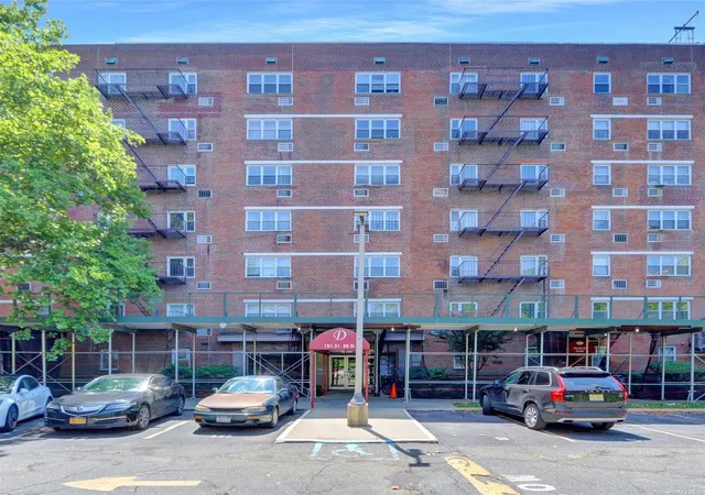 Condo for sale at 151-31 88Th St #6H, Howard Beach, NY 11414 | MLS# L3572872