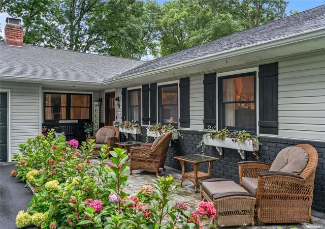 2nd image of 8 Balfour Ln, Stony Brook, NY 11790 | MLS# L3573181