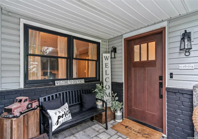 3rd image of 8 Balfour Ln, Stony Brook, NY 11790 | MLS# L3573181