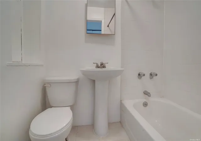 2nd image of 76 Richardson St, Brooklyn, NY 11211