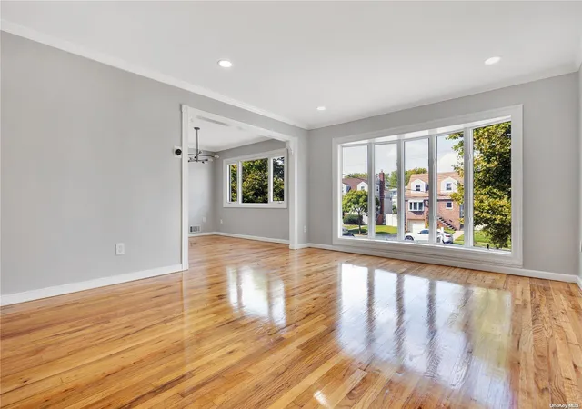 Photo 4 of Sale Pending at 240-24 149Th Ave, Rosedale, NY 11422 | MLS# L3574840 | Listing updated on 2025-04-07