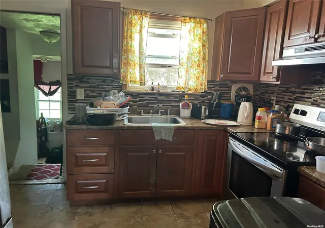 2nd image of 15 Willow St, Wheatley Heights, NY 11798 | MLS# L3575674