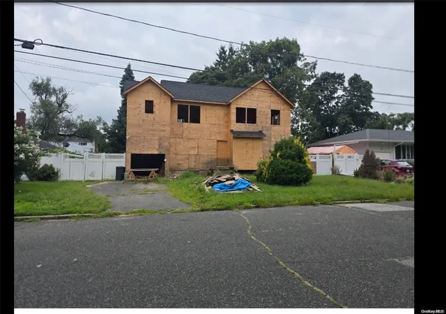 1st image of 140 Floyd St, Brentwood, NY 11717 | MLS# L3576009