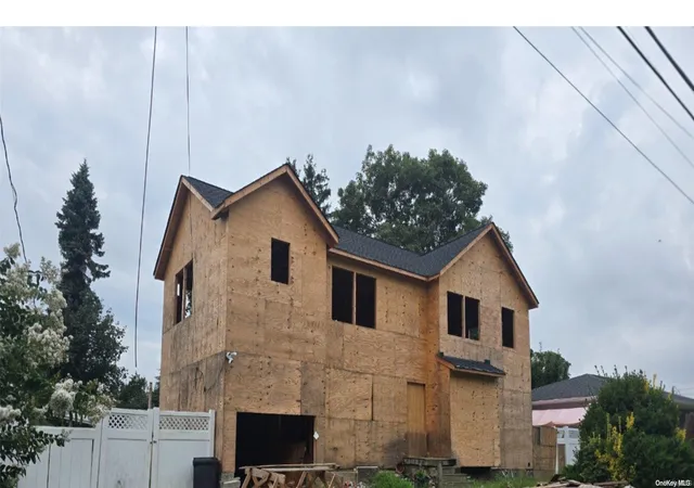 2nd image of 140 Floyd St, Brentwood, NY 11717 | MLS# L3576009