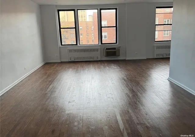 2nd image of 65 50 Wetherole St #5V, Rego Park, NY 11374 | MLS# L3576470