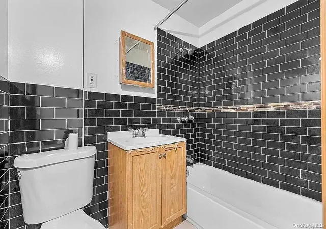 Photo 2 of Sale Pending at 974 Dekalb Ave, Brooklyn, NY 11221 | MLS# L3576550 | Listing updated on 2024-12-04