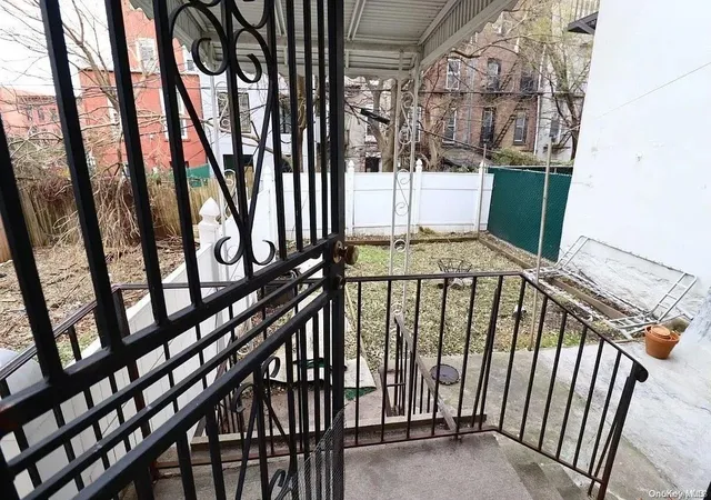 Photo 3 of Sale Pending at 974 Dekalb Ave, Brooklyn, NY 11221 | MLS# L3576550 | Listing updated on 2024-12-04