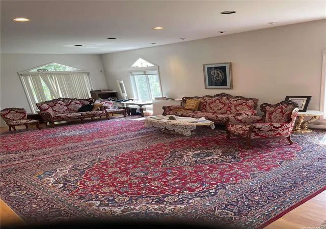 4th image of 5 Devonshire Ln, North Hempstead, NY 11023 | MLS# L3576788